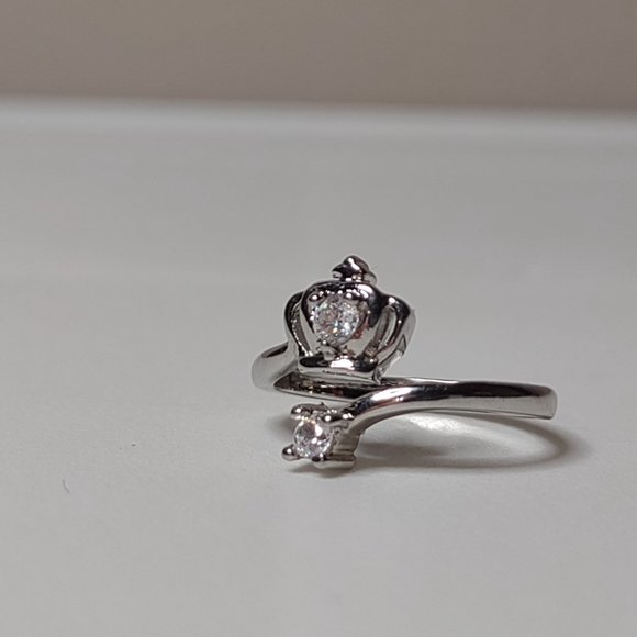 Cute Size 5.5 Crown Ring - Picture 2 of 10